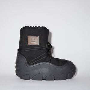SOLD Moon Boots Style Padded Black Boots